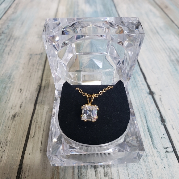 Jewelry - Gold little Necklace!